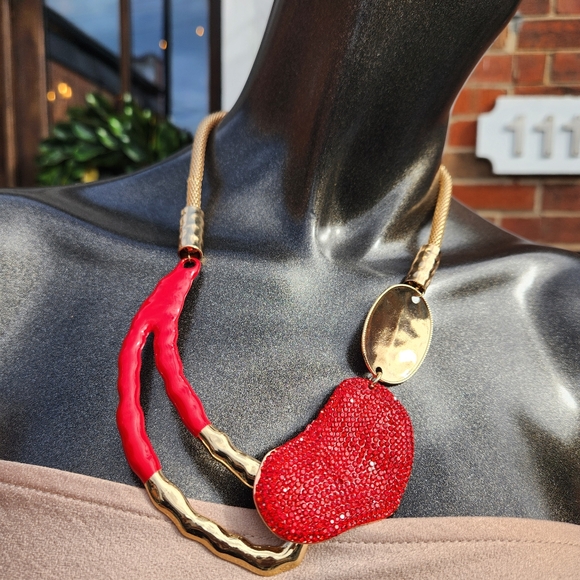 ✨️ Elegant Red and Gold Necklace with Earrings Set ✨️ - Picture 8 of 15